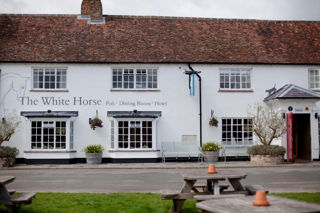 The White Horse Hotel Chilgrove Bagian luar foto