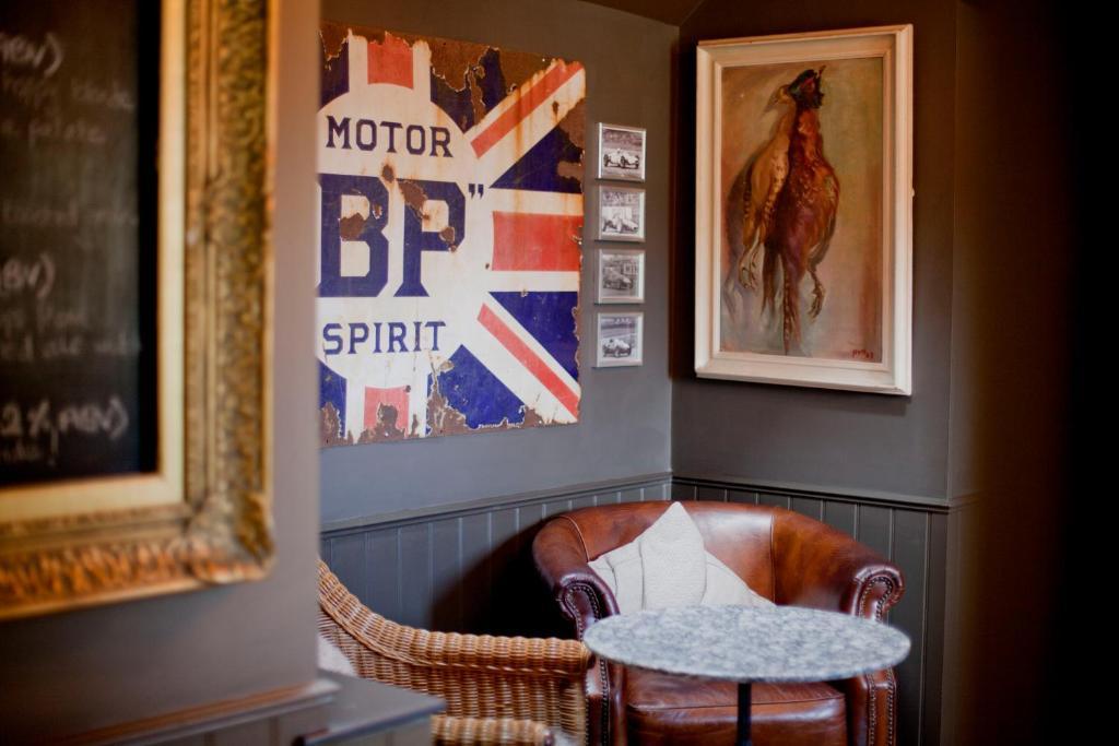 The White Horse Hotel Chilgrove Bagian luar foto