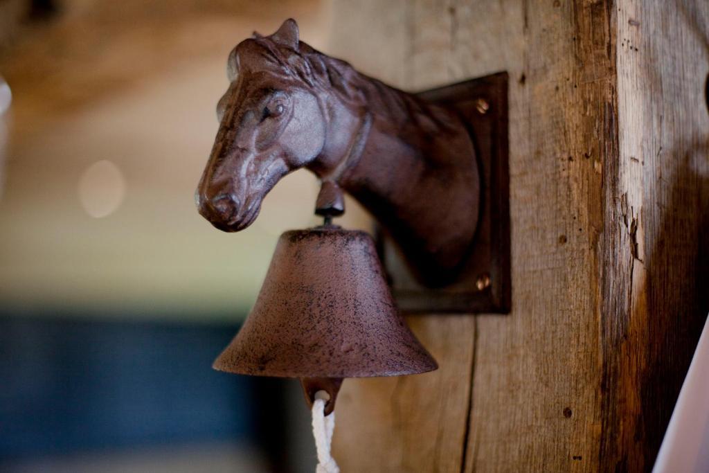 The White Horse Hotel Chilgrove Bagian luar foto
